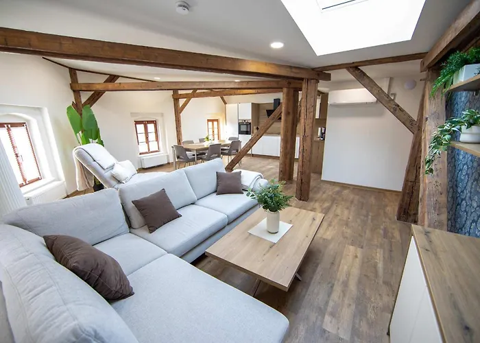 Exklusive Im Gruenderzeitjuwel *