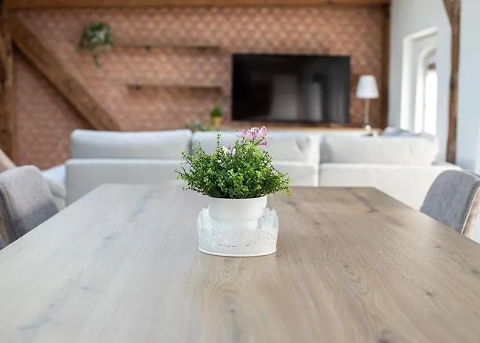 Exklusive Im Gruenderzeitjuwel * غورليتز